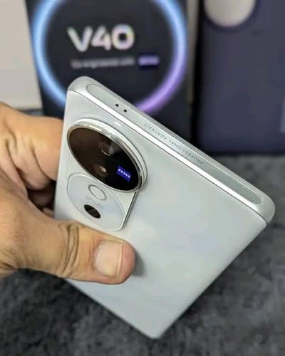 Vivo v40 ram 12gb room 256gb 03084102973