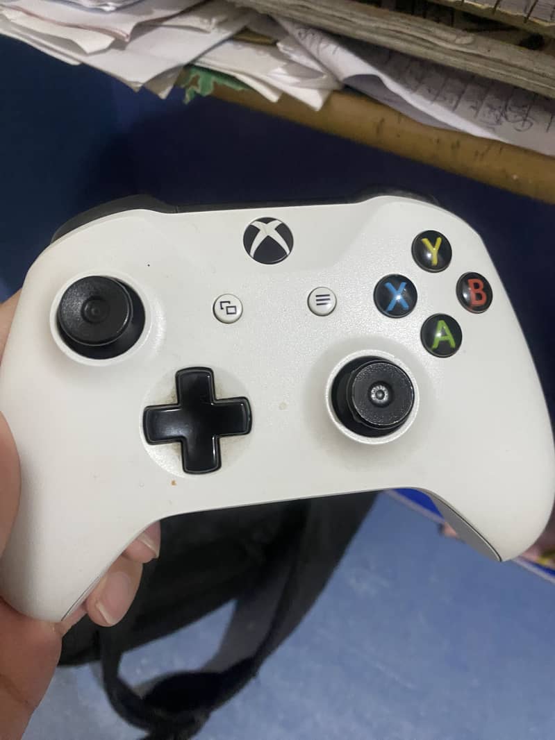 XBOX ONE S CONTROLLER 0