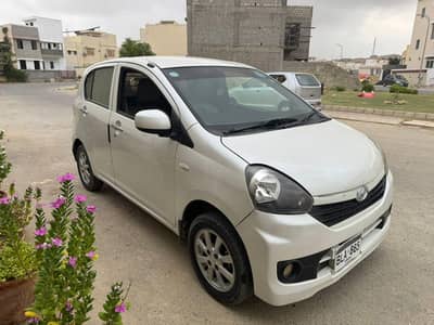 Mira 2016 pearl white  class condition just 1 touch up 0/33/13/7922/20