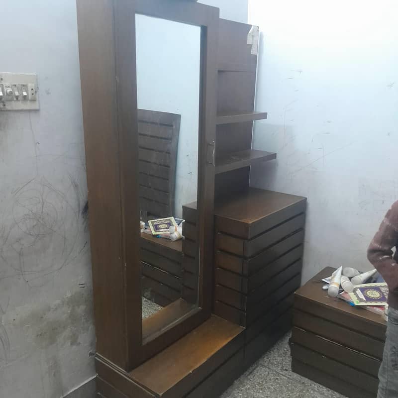 Dressing table good condition 0