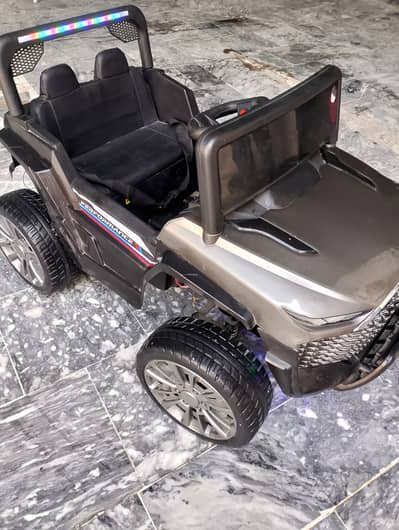 Chargeable car jeep for kids