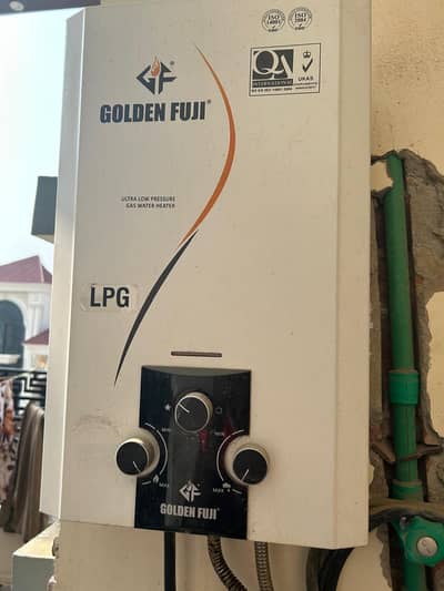 Golden fuji VERY GOOD CONDITION 15 LITRE INSTANT GAS GEYSER
