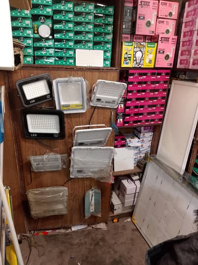 Har Tarah ki led light mil jy gi