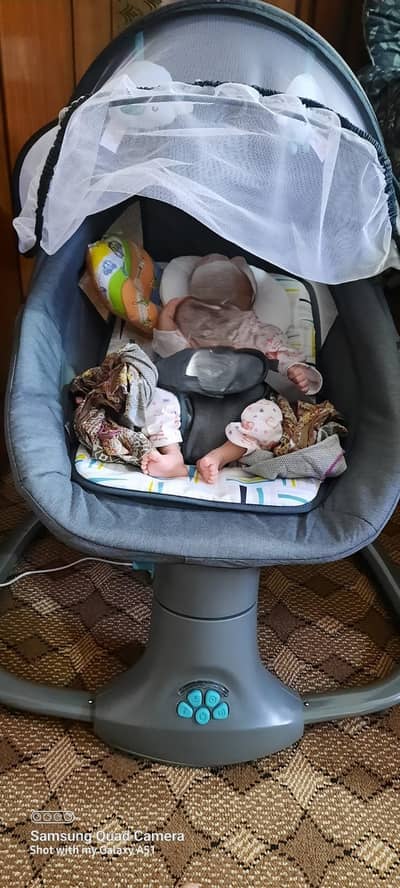 Mastela 3-in-1 Deluxe Multi-Functional Bassinet/Swing