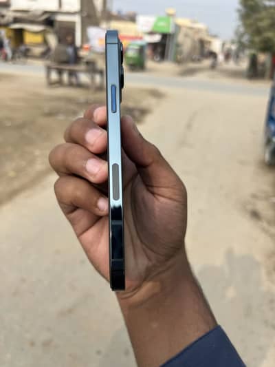 12 Promax Sim locked 10/10 128gb