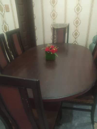 Oval shape dinning table with six chair