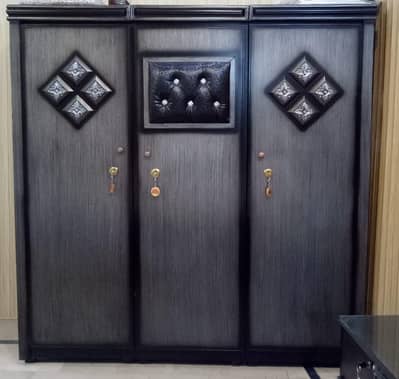 Wardrobe/Almari