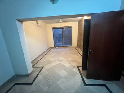10 MARLA DOUBLE STOReY HOUSE AVAILABLE FOR RENT IN REVENUE SOCIETY