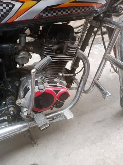 موٹرسائیکل ون ٹو فائف ہونڈا ہے میں اس کو بیچنا چاہتا ہوں