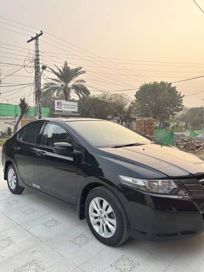 Honda city 2013 aspir (1.3)……03005533063