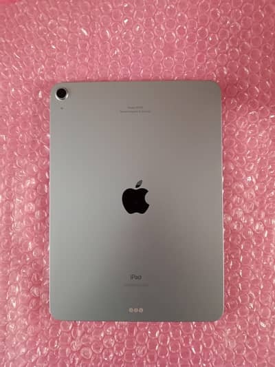 Apple iPad Air 4 not working 256 GB available for trying Luck.