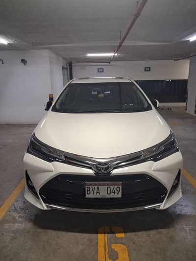 Toyota Corolla Altis Grande 1.8 X CVT (Black Interior)