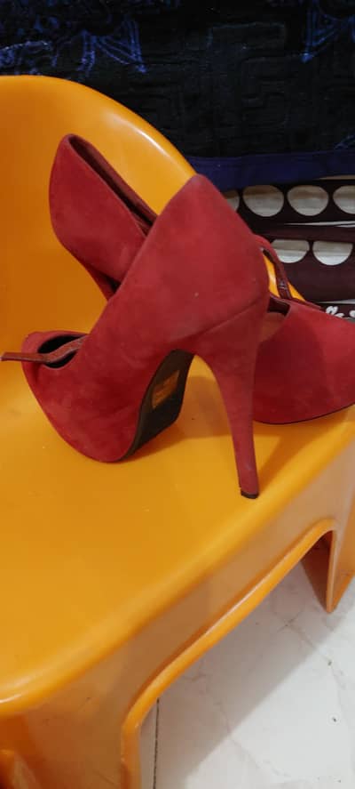 red high heel 10/10