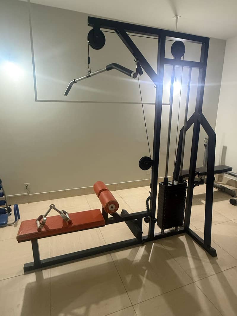 Pulldown Machine (Lats) - Strong & Reliable 1