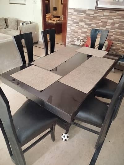 6-seater dining table
