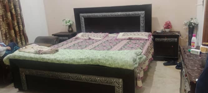 BED, SIDE TABLE AND DRESSING TABLE SET FOR SALEEE