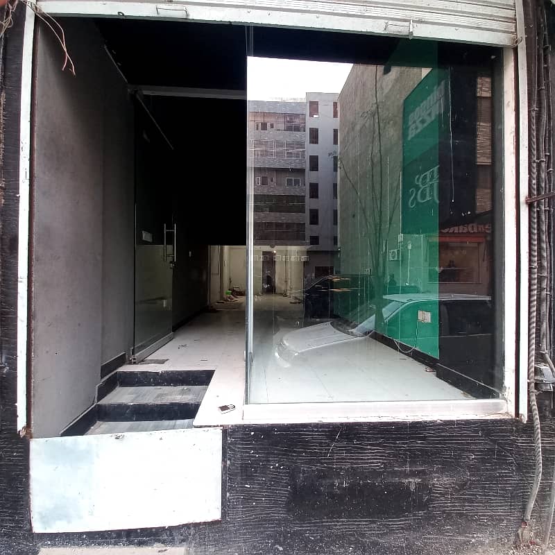 PRIME 450 SQUARE FEET SHOP FOR RENT IN HOT LOCATION, BIG BUKHARI ...