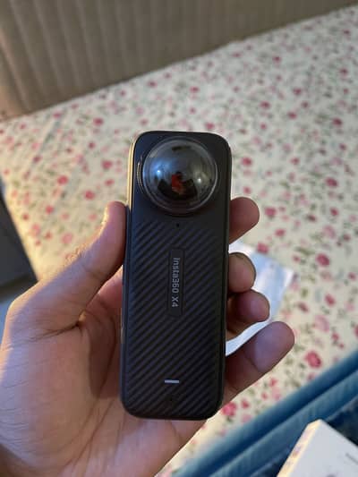 Insta 360 X4