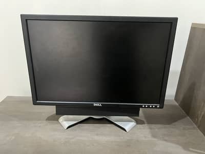 Dell 22 Inch monitor with branded monitor external speakers