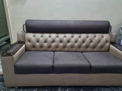 sofa set 6 seater in perfect condition.