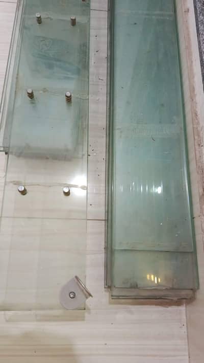 Glass shelves x20 pices