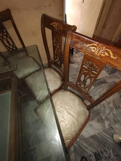 luxury dinning table perfect for six people