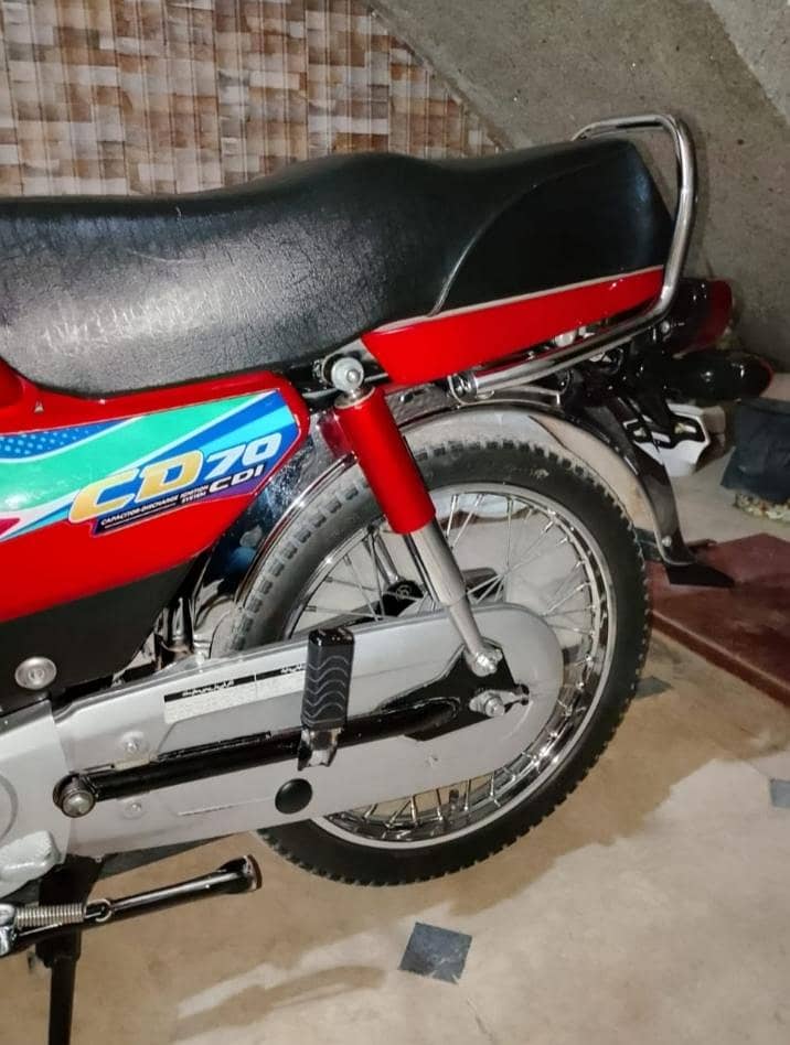 ہونڈا سی ڈی 70 اوریجنل کوئی خراش نہیں 1