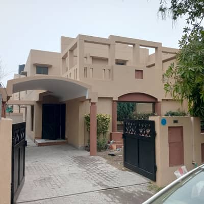 10 Marla House For Sale In Eden Avenue Old New Air Port Road Lahore Cantt 3 Bed With Attached Bathroom And Kitchen Store D/D Tvl Price,,325 Lac
