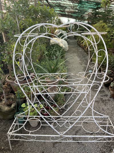 Heart Shape Iron Plant Stand for Garden