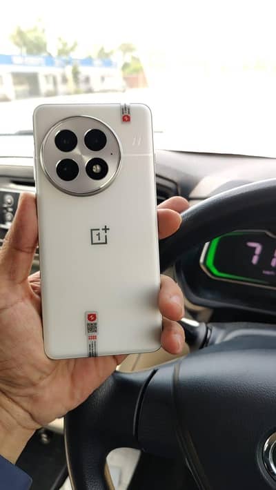 Oneplus 13 (NON-PTA) 100% OK PHONE WITH BOX.
