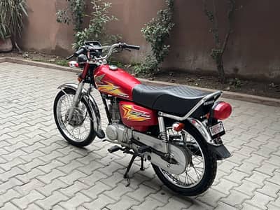 Honda 125 red 2020/21 lush condition
