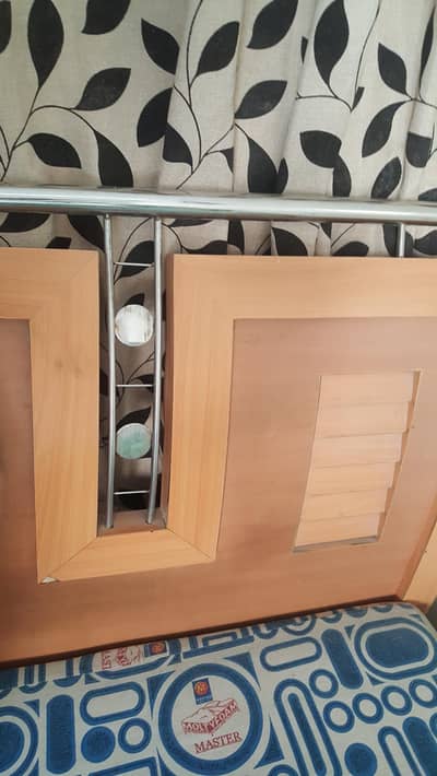 Single bed mint condition no cracks