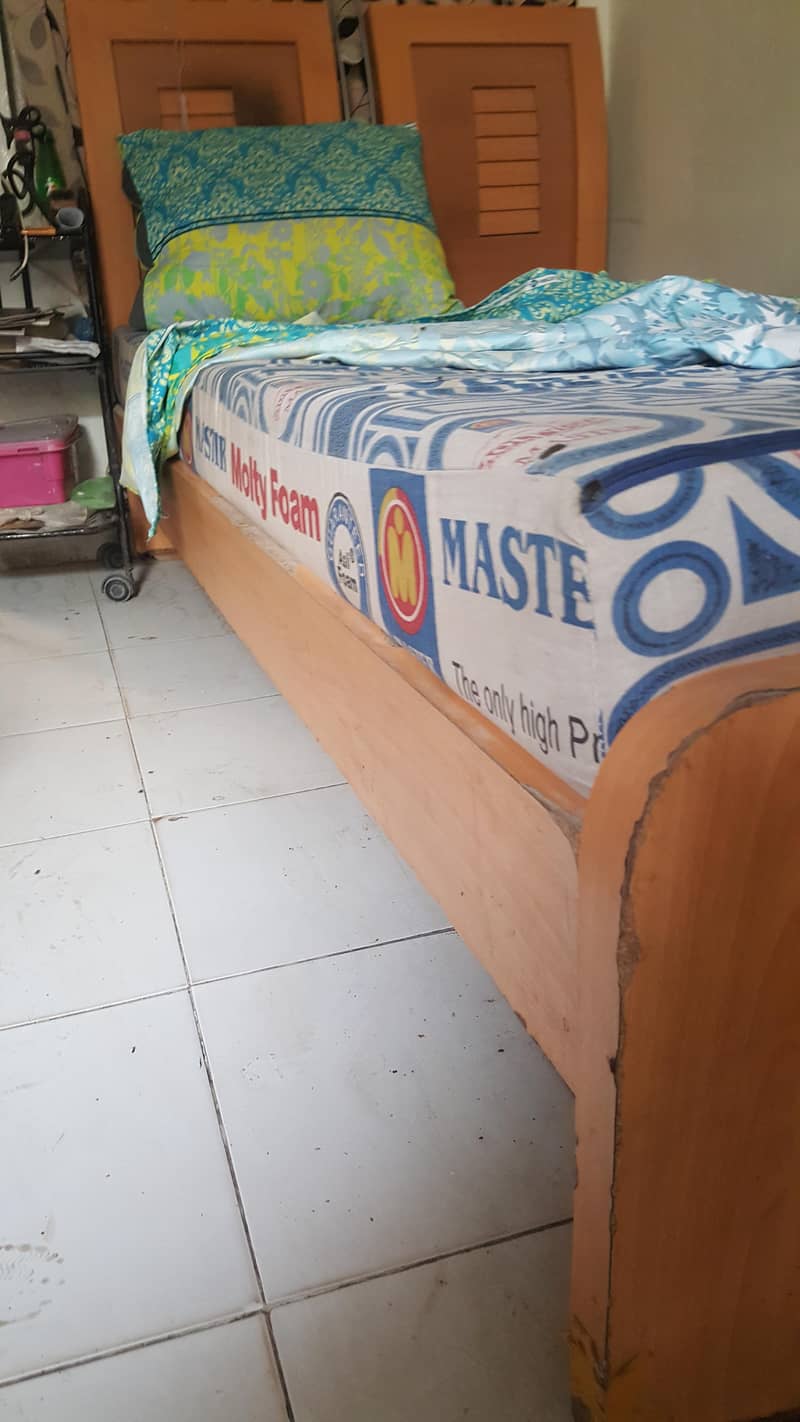 Single bed mint condition no cracks 2