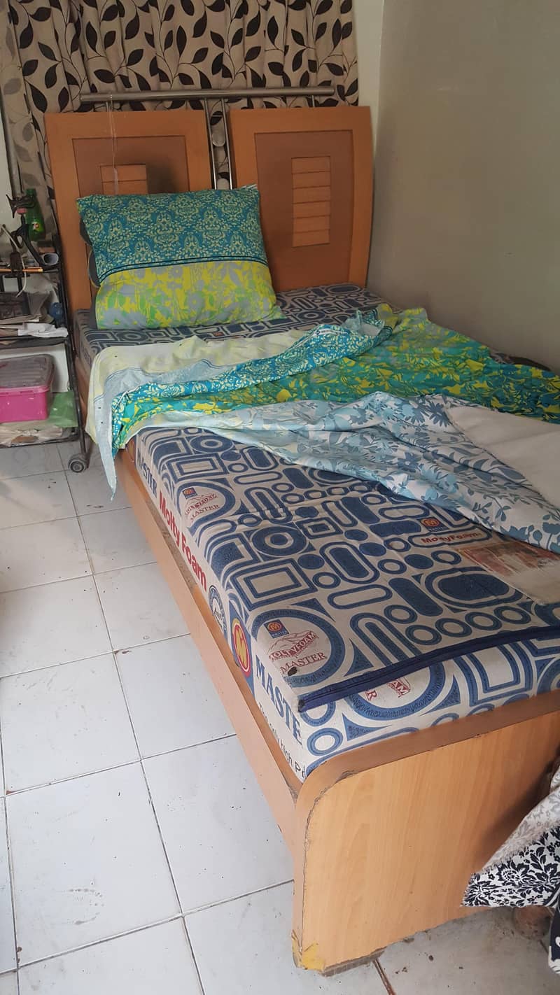 Single bed mint condition no cracks 3