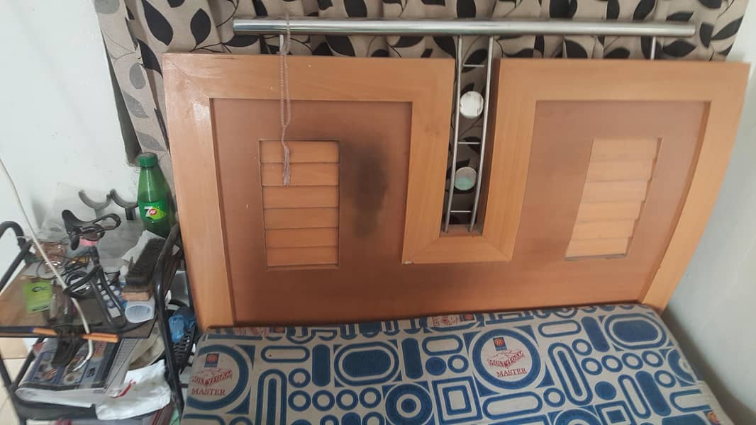 Single bed mint condition no cracks 4