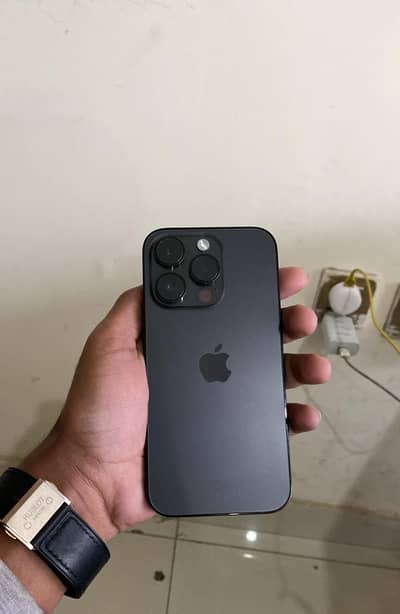 I phone 14 JV  battery health 98 percent whatapp 03249176648