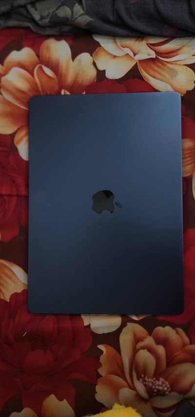 Macbook Air M2 15.3 Inch (10 core GPU, 8GB Ram, 256GB SSD)