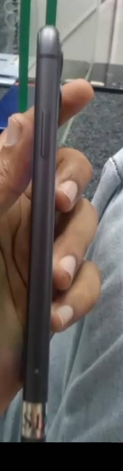 iphon 11 water pack  10/10 condition bh 85