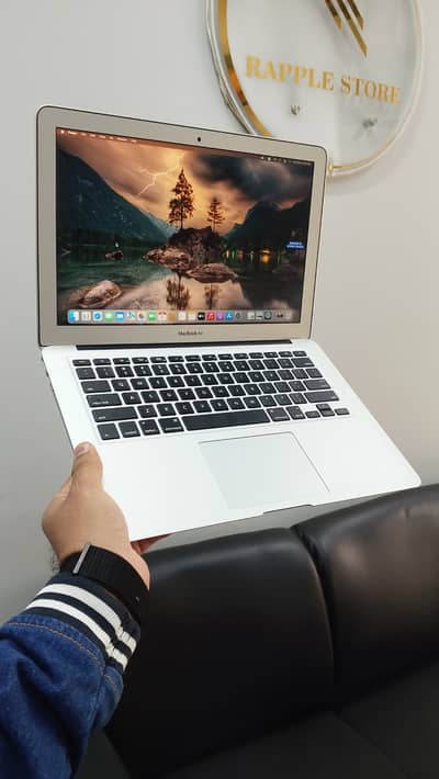 APPLE MACBOOK AIR FOR SALE (2017) 8GB RAM AND 512GB SSD