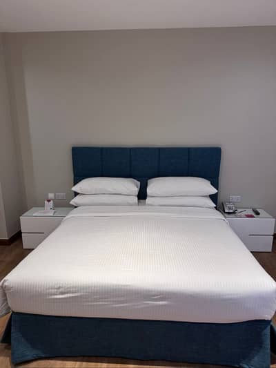 One bed apartment per day available Gulbarga green Islamabad