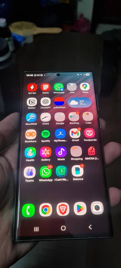 S22 Ultra PTA approved dual sim, Scratch back plus panel strip issue