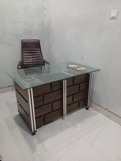 Office Chair and Table  10/10 condition  for sale