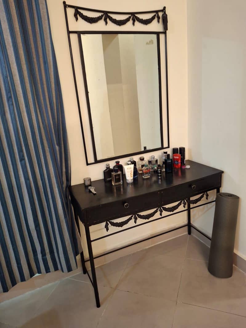 double bed with dressing table 4