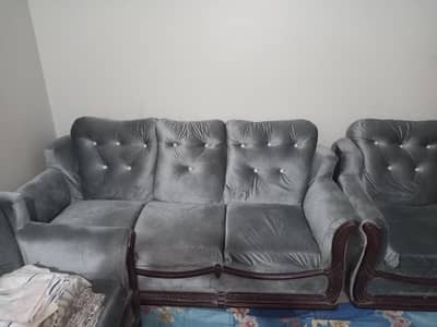 7 seter sofa for sale in good condition