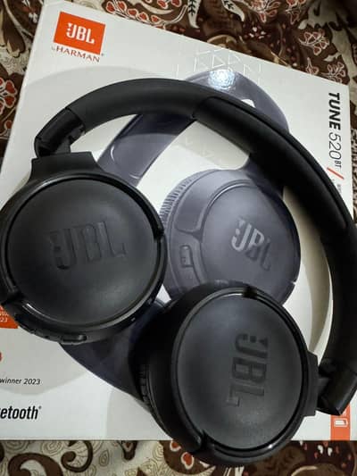 JBL 520T BT headphones