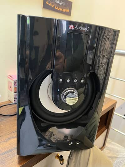 BRAND NEW CONDITION AUDIONICS RB-95 HOME THEATRE SYSTEM  + NFC