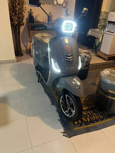 CROWN VICTORY 2025 BRAND NEW E SCOOTY LITHIUM BATTERY 120KM RANGE
