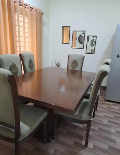 six seaters Dining table set