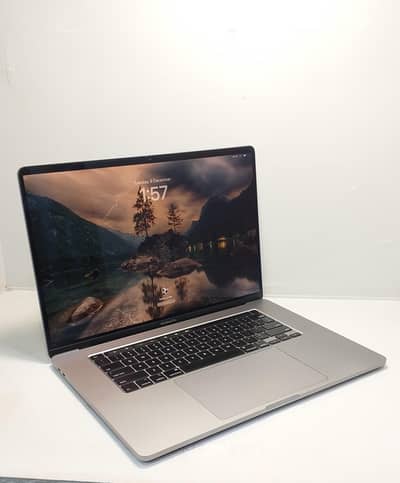 APPLE MACBOOK PRO 2019 16'' DISPLAY FRESH CONDITION