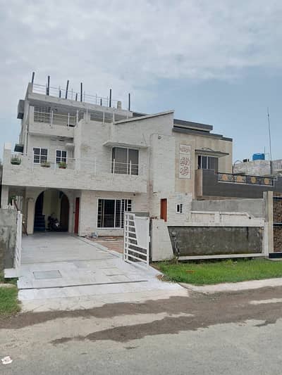 10 Marla Elegant Upper Portion for Rent Facing Green Park